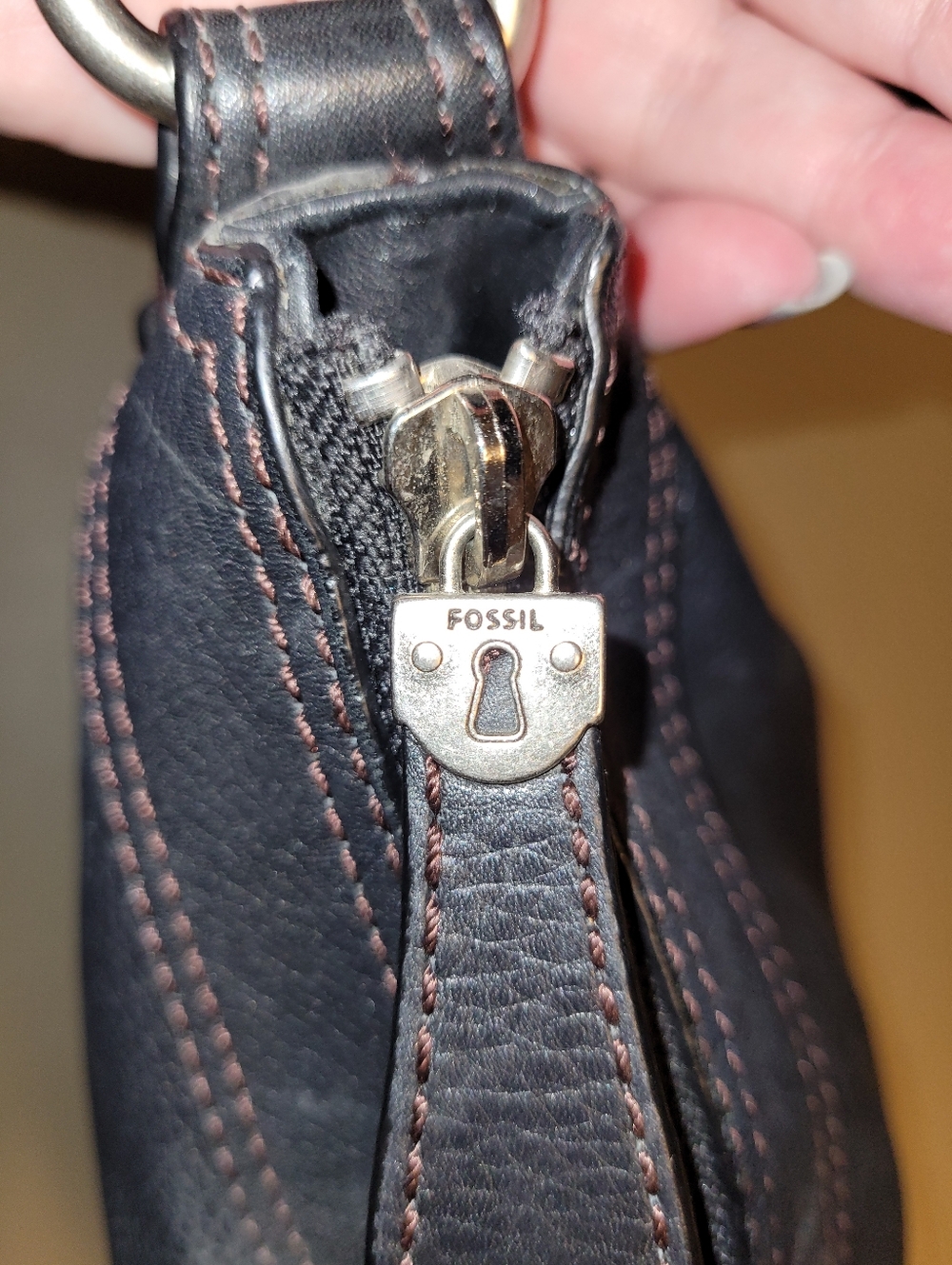 Fossil Maddox Black Leather Bucket style Purse. - Picture 8 of 16
